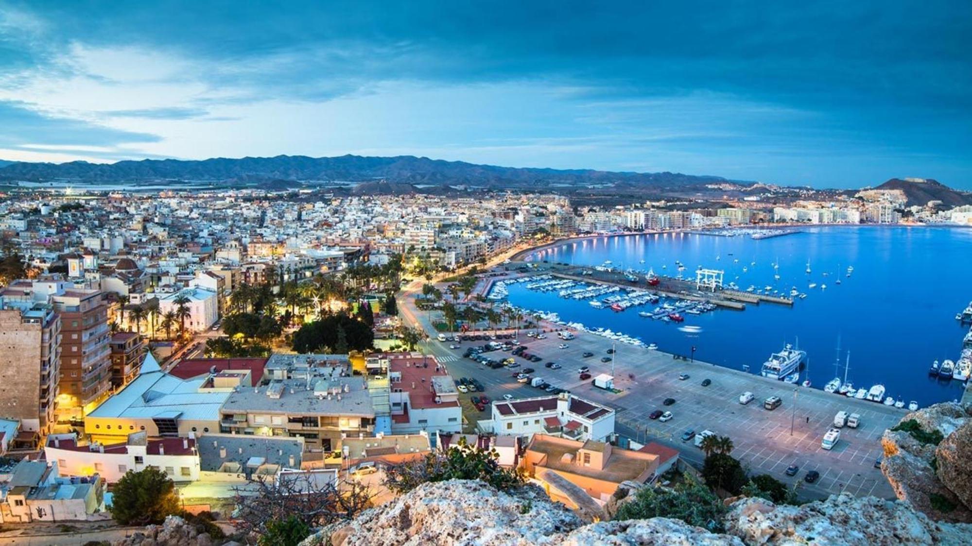 Apartamentos Nirvana Y Averno Águilas Kültér fotó